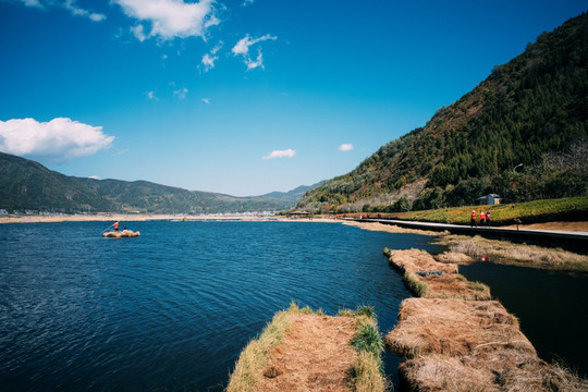 湖泊山川