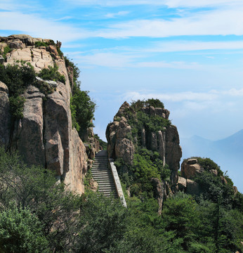 山东泰山云海之巅