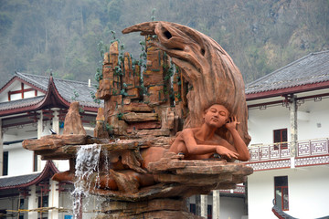 月亮女神喷泉雕塑