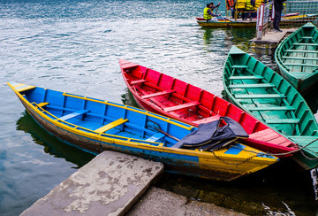 费瓦湖彩色小船