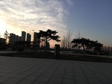 夕阳西下的场景