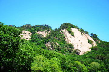 千山云潭龙泉寺景区群山峰