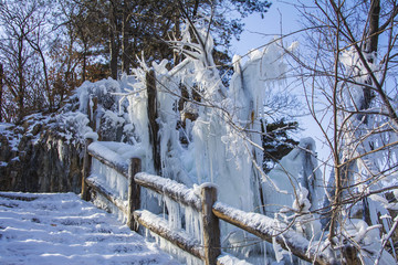 千山云潭景区雪阶梯与树木冰挂