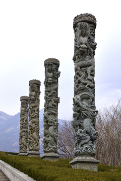 泰山天外村的龙柱