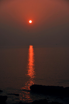 海上日出