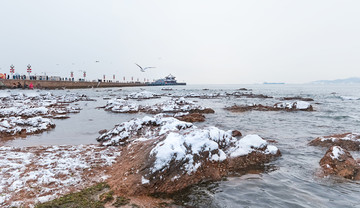 雪后栈桥