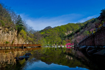 泰山彩石溪风光