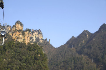 从索道上看天子山