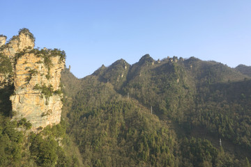 从索道上看天子山