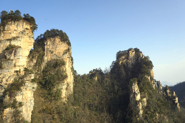 从索道上看天子山