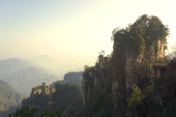 从索道上看天子山