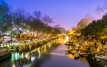 济南黑虎泉夜景