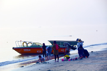 黄海滩游客船只