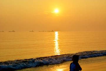 夕阳海面沙滩海浪