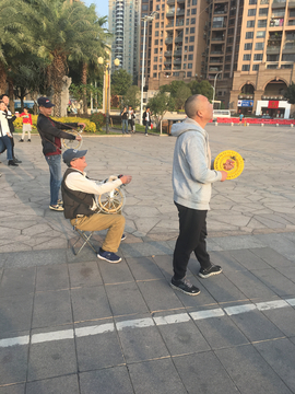 放風(fēng)箏的老人