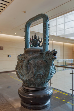 盘龙巨型陶瓷茶壶