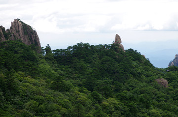 黄山飞来石