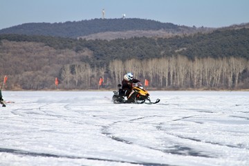 雪地摩托