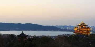 杭州西湖城隍阁夜景