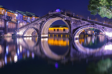 中国浙江乌镇古桥夜景