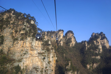 张家界森林公园险峻的天子山索道