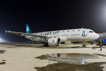 春秋航空公司飞机夜景