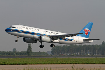 飞机起飞中国南方航空