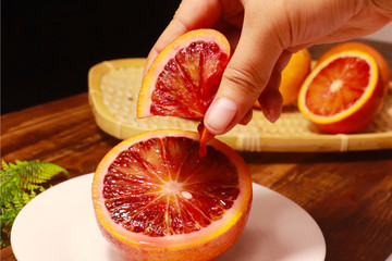 血橙挤果汁