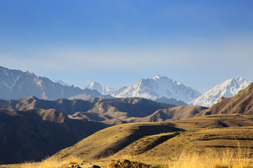 蓝天雪山青山