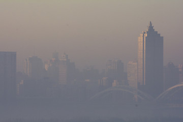 雾霾中的城市