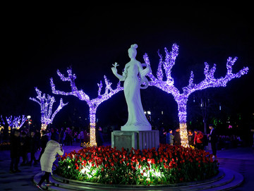 浙江兰溪中洲公园兰花女花灯夜景