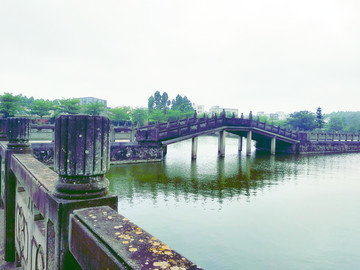 湖畔桥梁风景
