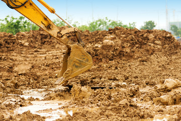 建筑工地上的挖掘机