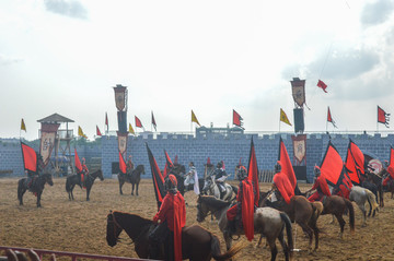 古代骑马打仗表演