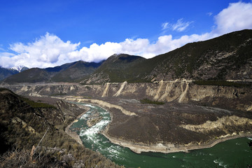 雅鲁藏布江大峡谷