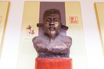 中国历史十大清官雕像海瑞