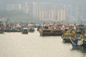 珠海港湾停泊的渔船