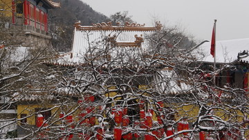 雪后寺庙