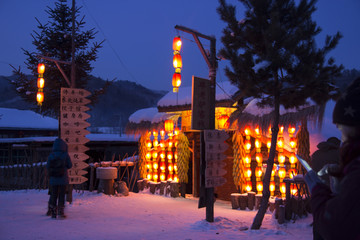 夜晚雪谷村庄