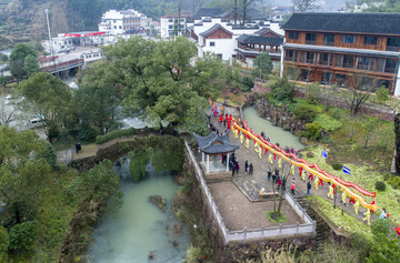 山村闹元霄