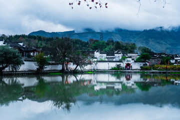 宏村远山湖面