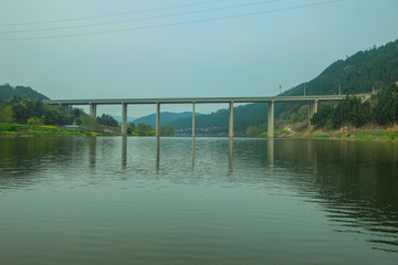 梓江高速桥