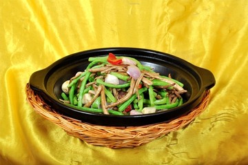 豇豆茶树菇