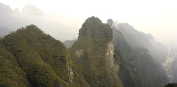 张家界天门山群山万壑全景图