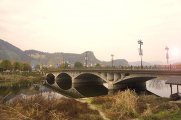 武陵源金鞭溪上的拱桥