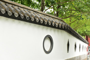 中式围墙青瓦白墙