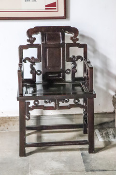 中式木制椅子