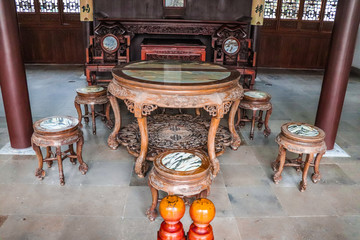 中式圆木桌椅