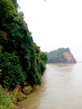 乐山江边风景