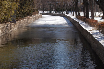 河道冬景